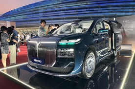 岚图梦想家9上市售41.99万起 提供双动力 全球首款升降立标MPV