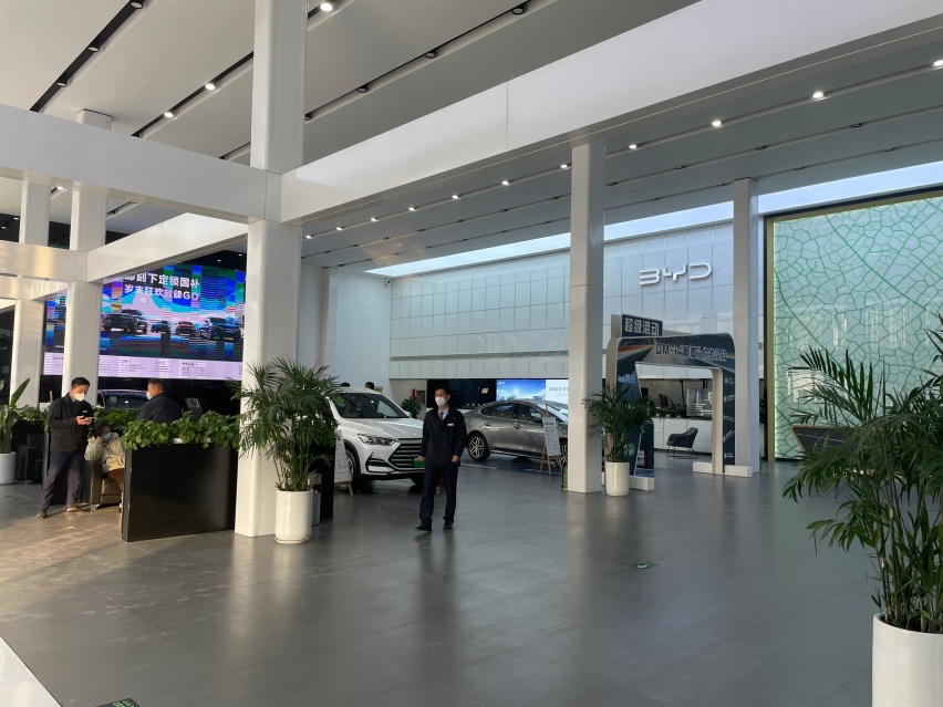 探店唐EV：稳固产品豪华感，离不开舒适的购车体验