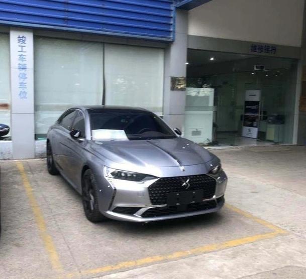 DS9实车到店，颜值不输奔驰C级，法系最后的倔强？