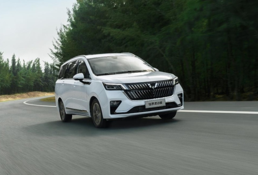 综合油耗5.7L/100km 五菱佳辰混动版上市 售11.58万元