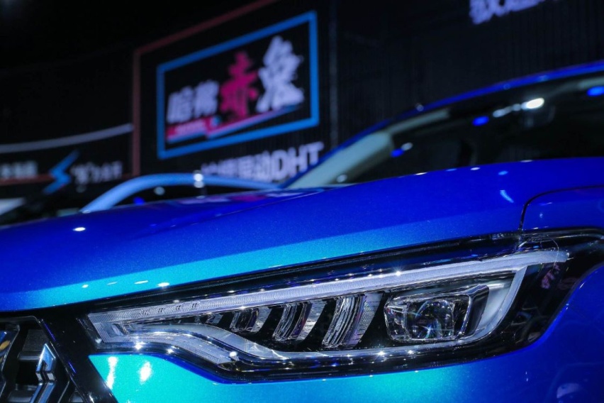 哈弗赤兔进化，两款新动力车上市9.98万起售，混动百公里油耗4.7L