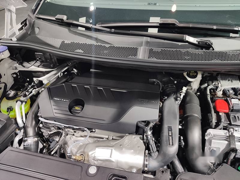 2020成都车展：搭1.6T发动机，实拍标致4008PHEV