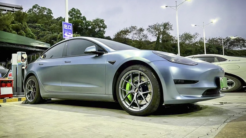 特斯拉model 3刹车改装效果展现，TEI P60ES大六刹车套件