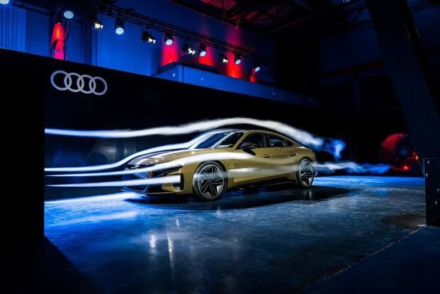 续航488km，奥迪首款电动性能车e-tron GT首秀