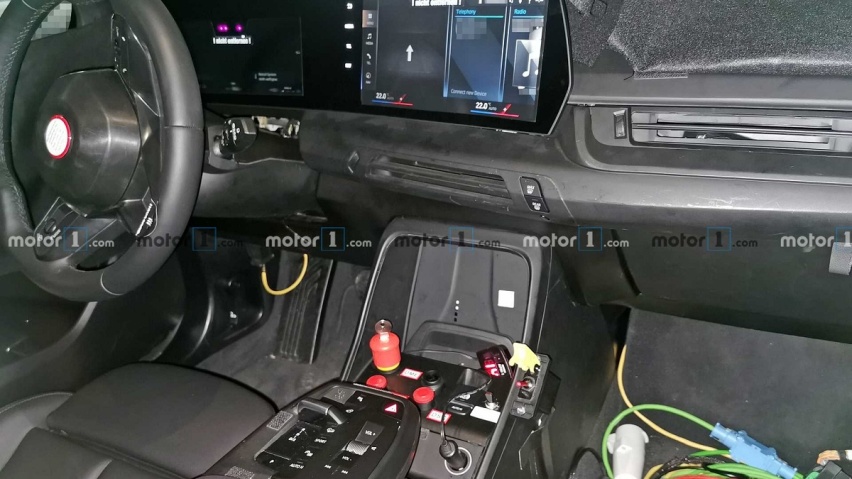 宝马2系旅行车谍照，四种动力，搭载iDrive 8系统