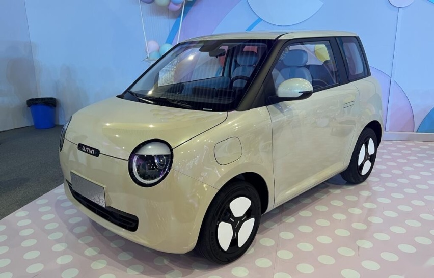 征战微型车市场，正面硬刚宏光MINI EV，长安LUMIN正式亮相