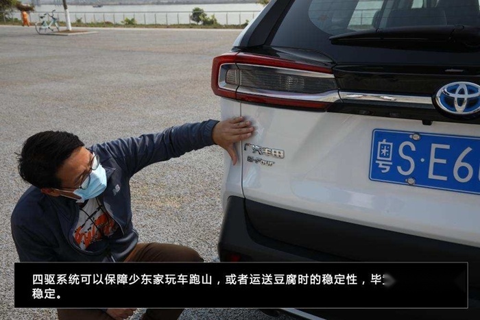 送豆腐要快又稳，除了车技好，还需要大师级底盘