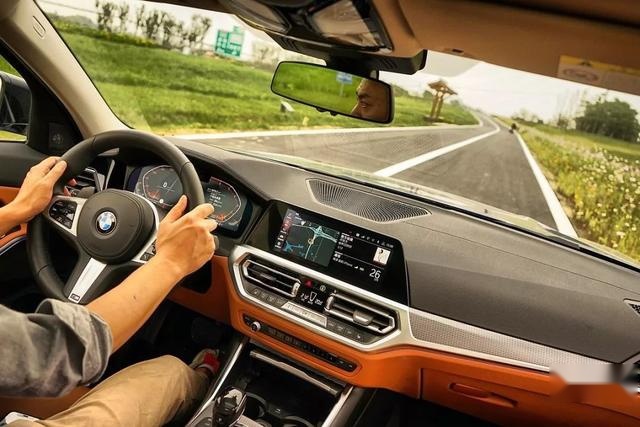 试驾全新BMW 3系：更舒适是事实，但绝非不运动