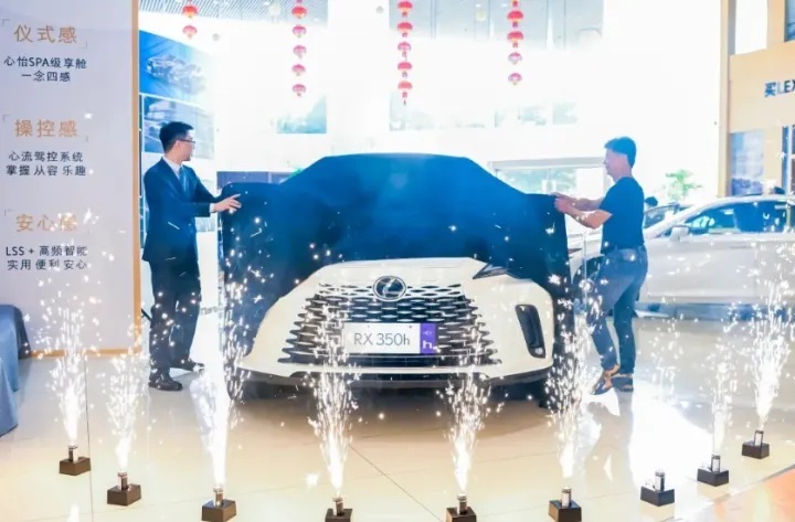 第五代RX到店，原来雷克萨斯也可以这么卷？