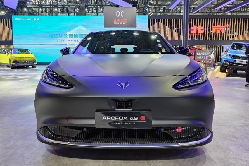 极狐阿尔法S HI版对比Model 3高性能版有多少看头？