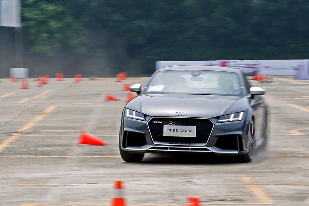奥迪RS的2.5T为什么比2.9T还快？试驾奥迪TTRS、R