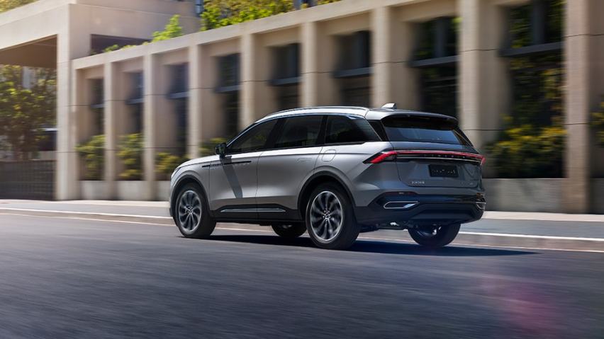 不惑之年咬牙入手一辆豪华中型SUV，Q5L还是航海家？