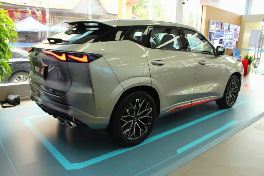 抢先实拍长安欧尚Z6，1.5T输出188马力，外观极科幻的大五座SUV