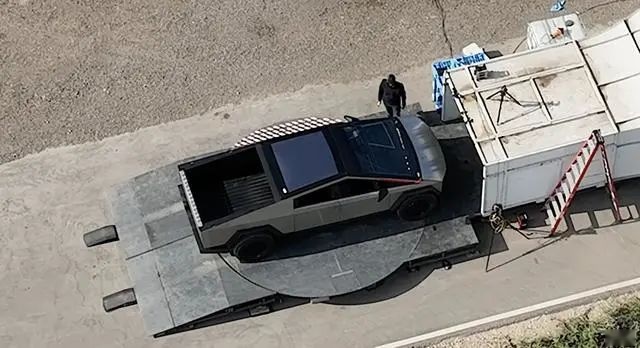 Cybertruck 下线，「一代鸽王」是怎样炼成的？