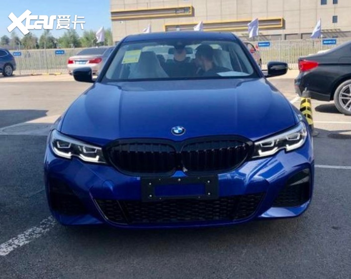 全新宝马3系标轴版到店实拍颜值升级搭载20t8at