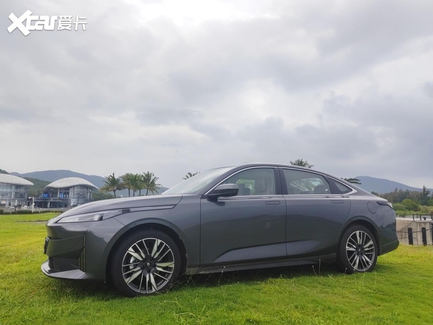 硬刚比亚迪秦PLUS，长安启源A05油电同价放大招