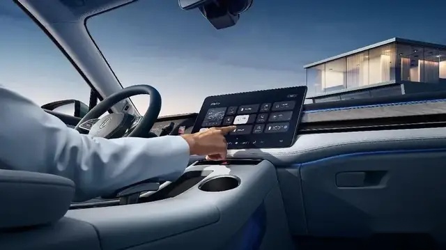 搭鸿蒙系统/续航超1200km，华为AITO问界M5预售25万玩跨界