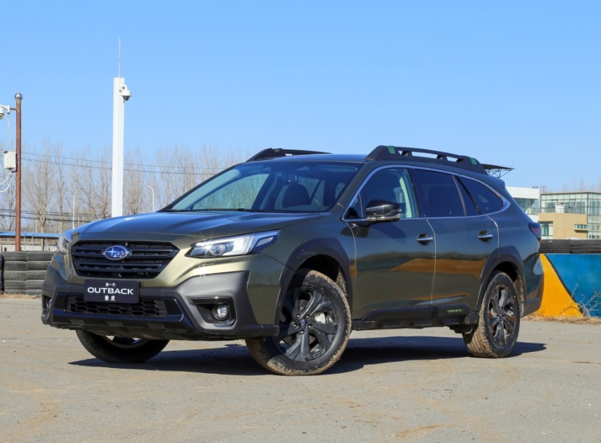 31.28万买进口中型SUV，搭水平对置发动机，标配全时四驱