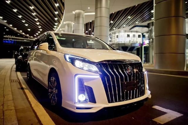 MPV是不是只流行“大嘴巴”？ 考斯特像埃尔法看齐