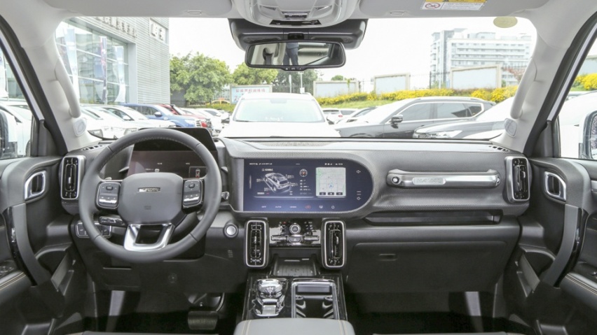 瑞虎8顶配、2.0T+四驱哈弗大狗，你选哪个？