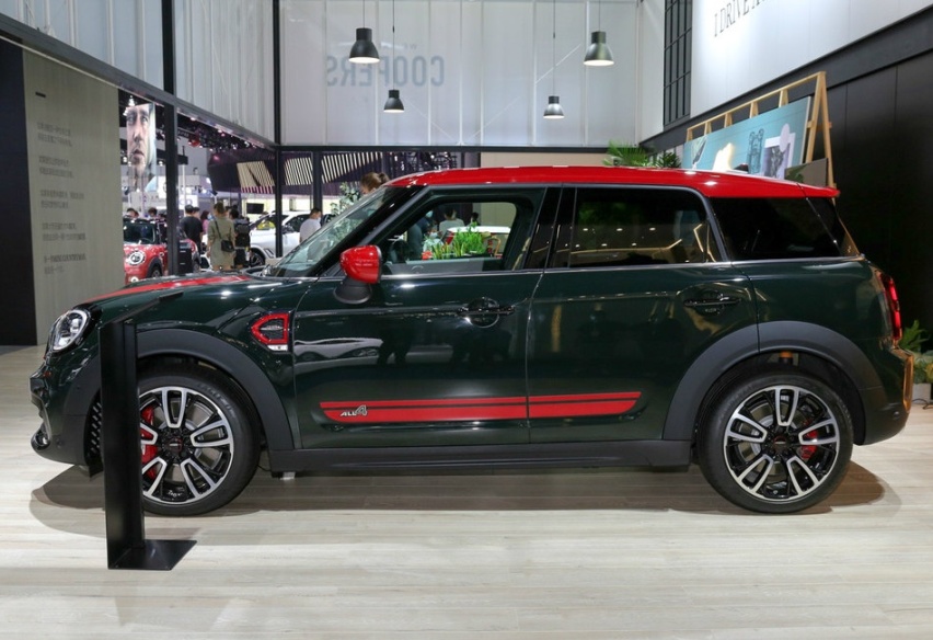 MINI JCW COUNTRYMAN搭载2.0T高功率排量