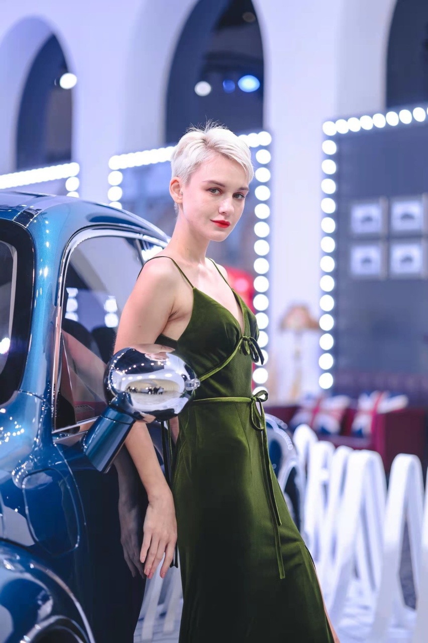 大女主时代,欧拉朋克猫“配置共创”