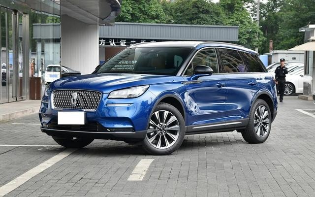 豪华感不输BBA，推荐2款15-30万能够入手的SUV，家用准没错