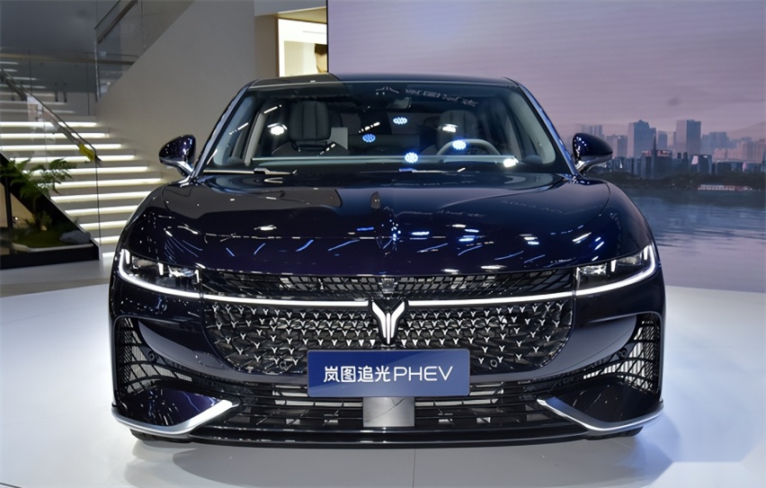 岚图追光PHEV车型12月5日上市 预售价26.69万起