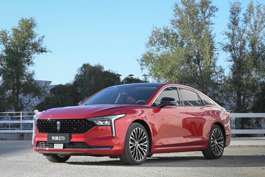 最高性价比的中型车！新款奔腾B70售12.19万 还带流水式尾灯！