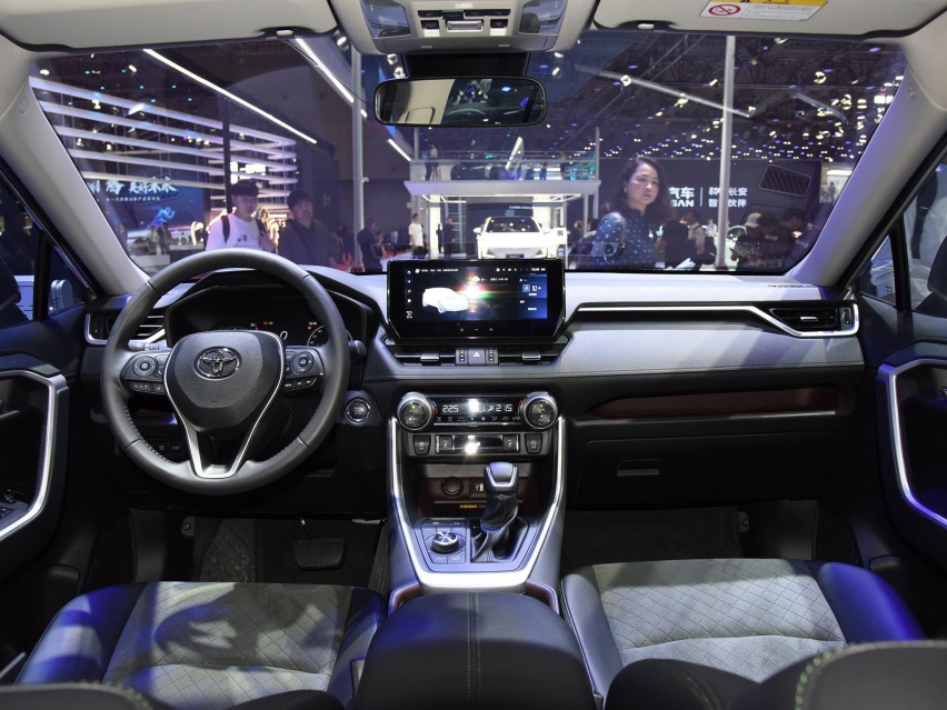 17.68万元起 新款一汽丰田RAV4荣放上市 三种动力可选