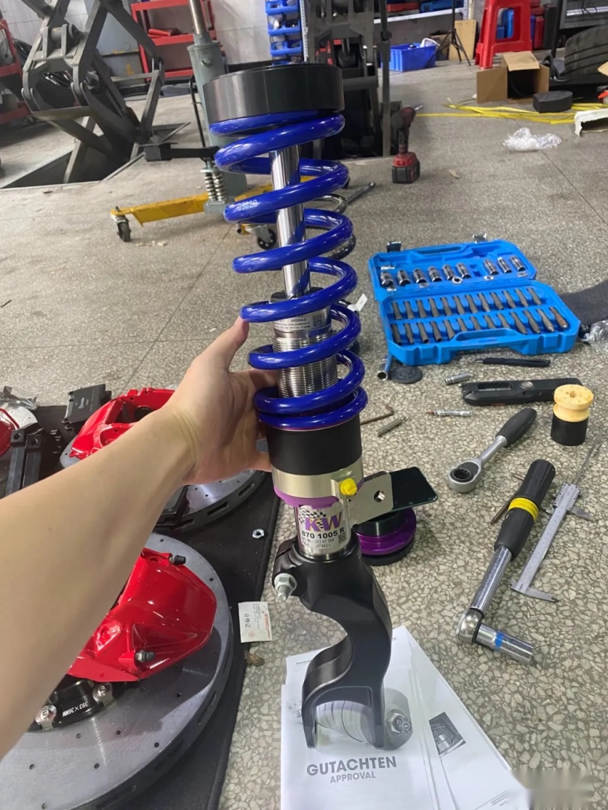 油价太贵被迫买Model 3高性能版，帮老婆磨合新车顺便改装玩玩