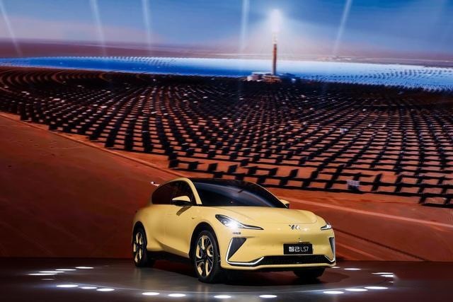 「中大型豪华SUV」智己LS7开启全国预售，售价35万元-50万元