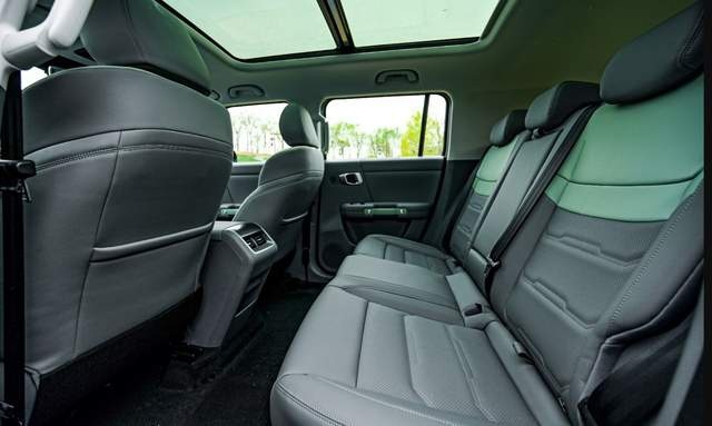 “轻野”还能有多野？不充电的电四驱轻野SUV BJ30告诉你答案