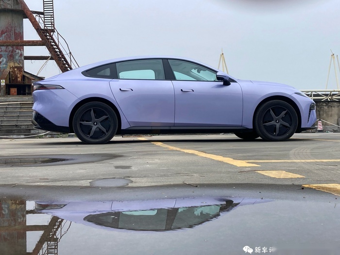 东风奕派eπ007试驾：16万不到的价格，比极氪007还运动？