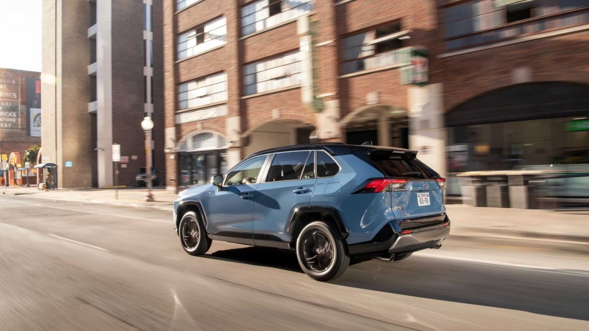 海外版2022款丰田RAV4官图发布！强迫症能接受中控屏加按键吗？