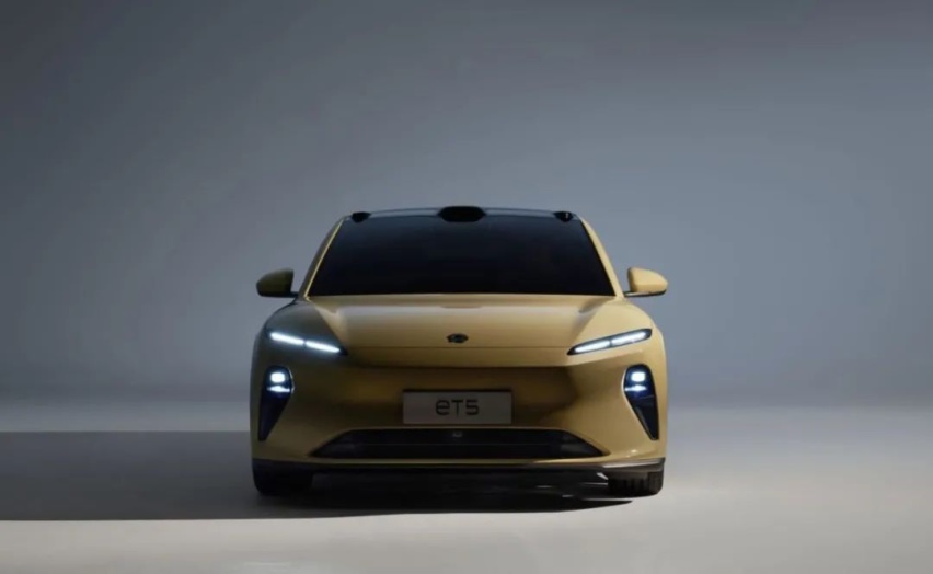 ET5让蔚来APP瘫痪，这车有多好，买它还是更便宜的Model 3？
