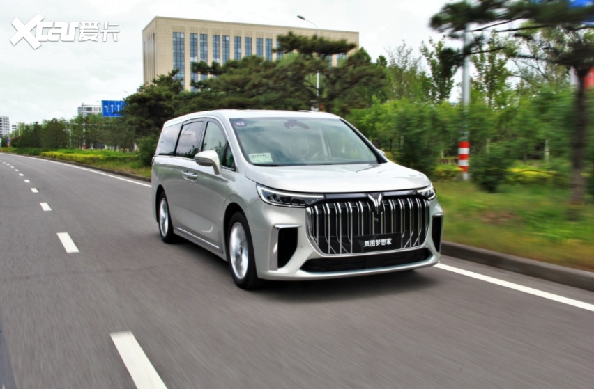 40万级国产新能源MPV，岚图梦想家和腾势D9谁才是豪华标杆？