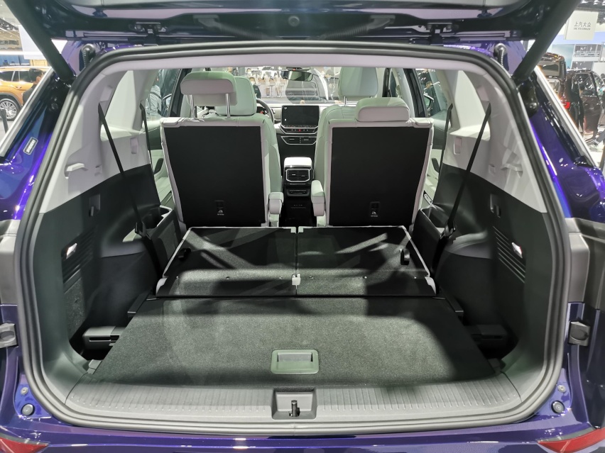 上海车展实拍：纯电动中型SUV 上汽大众ID.6 X