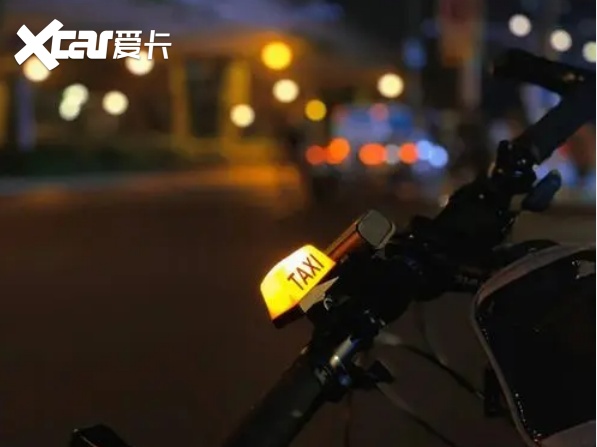 杭州夜骑热潮暗引热议：频频引发交通事故，队友关系更受质疑