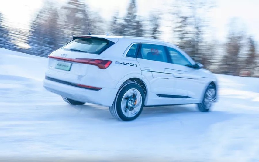 实力不输特斯拉，冰雪试驾奥迪首款纯电SUV e-tron！