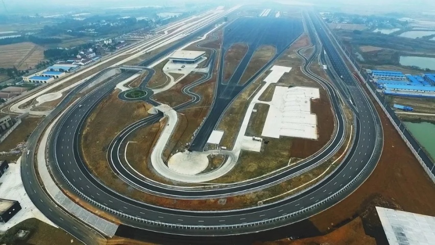 都说聚焦本土化，但只有这个车企的做法与众不同
