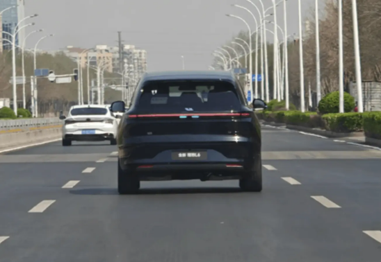 理想L6实拍图曝光，定位中型五座SUV，预计售价在30万以内