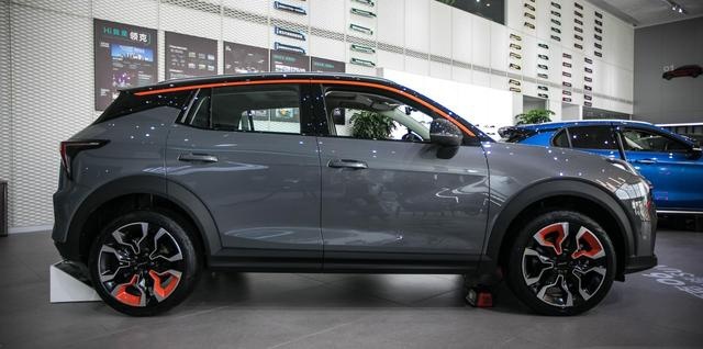 又酷又燃的新都市机能SUV，到店实拍领克06，年轻人的新选择