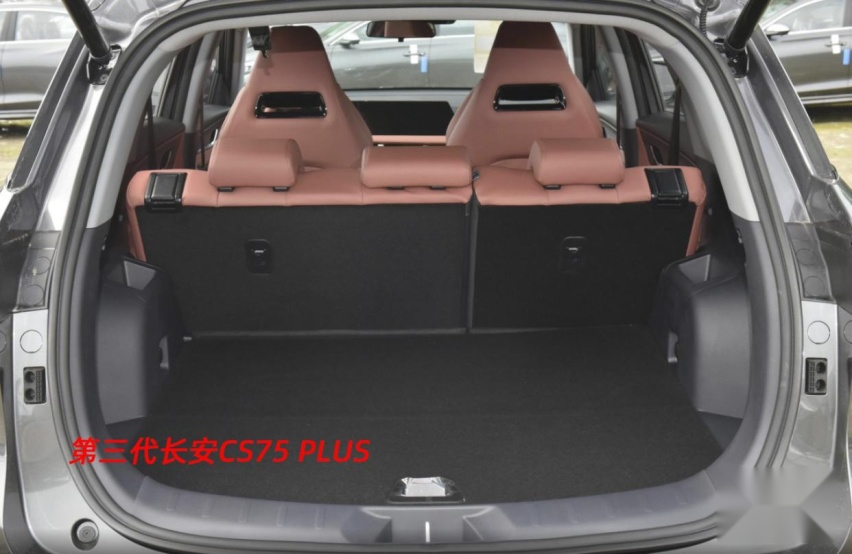 第三代哈弗H6对比长安CS75 PLUS，燃油SUV销量榜前二，如何抉