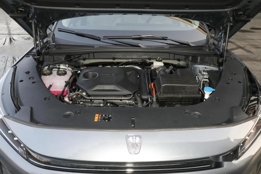 荣威D家族首款SUV D5X DMH上市 售11.98-14.68万元
