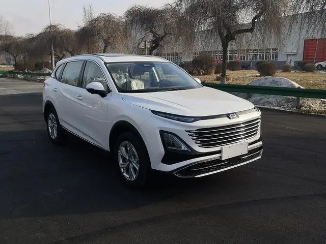 家族全新中型SUV！一汽奔腾T90大尺寸中控屏显眼！