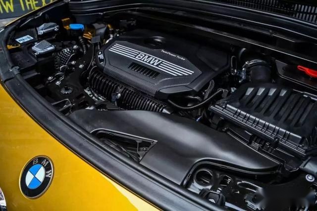 全身上下LOGO最多的宝马到底有什么不同？试驾创新BMW X2