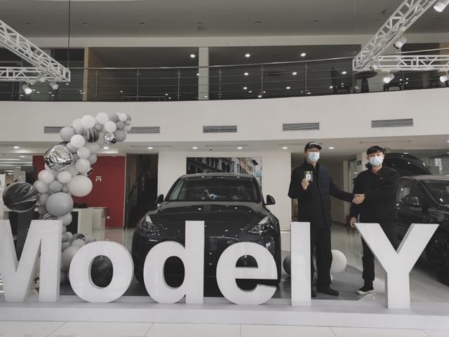 特斯拉中国制造Model Y在山东举行交付仪式