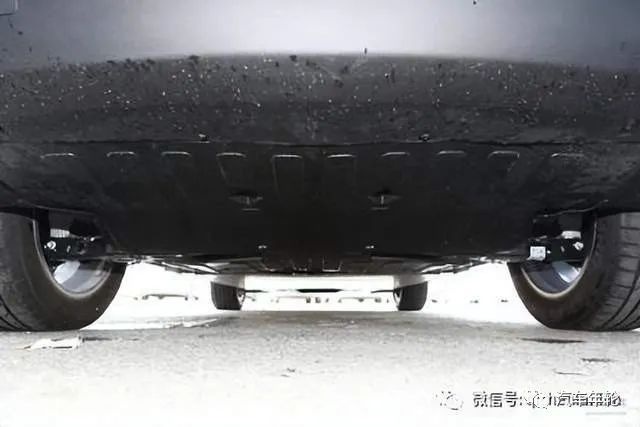 除了颜值，试驾哪吒U后还有哪些杀手锏？