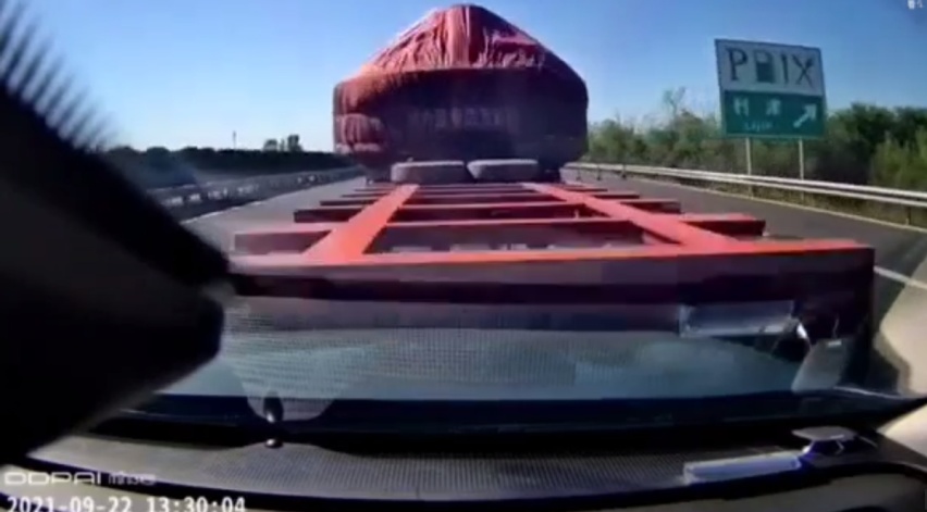 辅助驾驶不是自动驾驶！小鹏P7高速上追尾货车